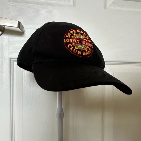 NWOT The Beatles Sgt Pepper’s Lonely Hearts Club Band Baseball Cap Hat Beatles - Picture 3 of 5